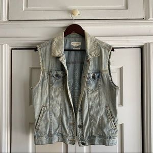 Bullhead Light Wash Denim Vest